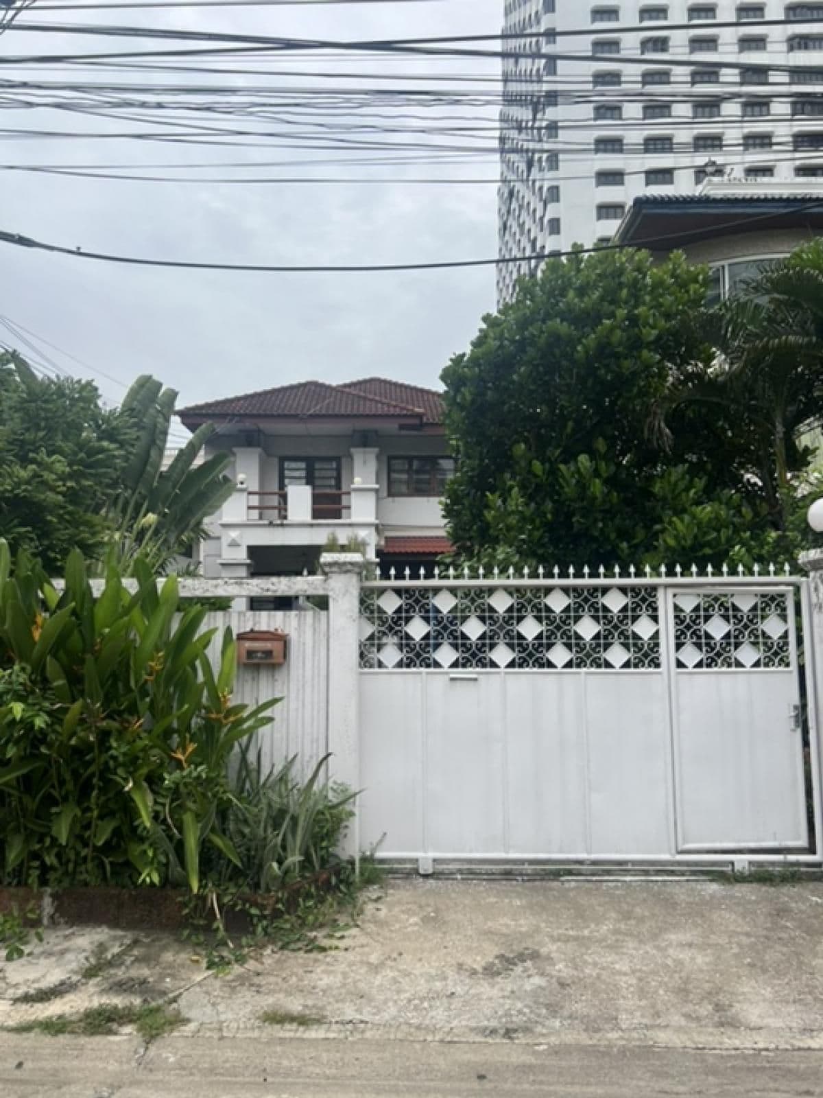 Two-storey detached house (บ้านเดี่ยวสองชั้น)